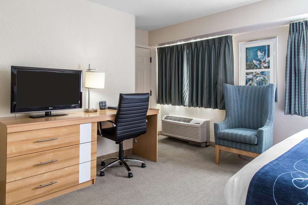 Comfort Suites Seven Mile Beach George Town Zimmer foto